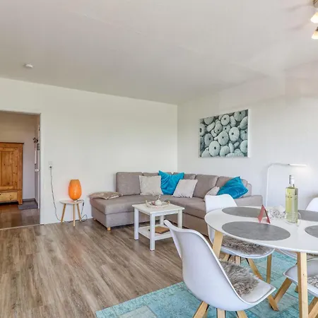 Nice Apartment In Westerdeichstrich With Wifi *